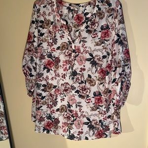 Black Rainn free flow floral blouse, very good condition, size 3X